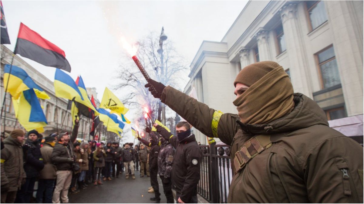 З'явилося відео бійки під Верховною Радою