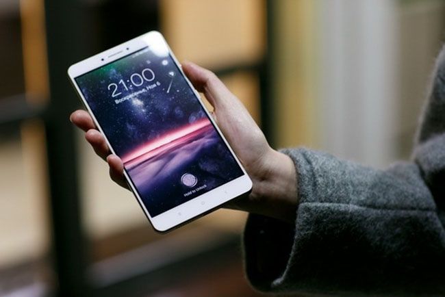 У Франції хочуть відмовитися від англійського слова "смартфон" - фото 1