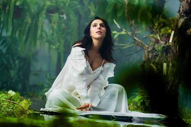 Фотосесія Джамали в ботанічному саду - фото 219910