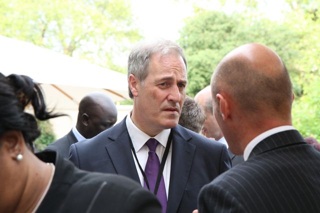 Британський міністр піде у відставку через запізнення- фото 224641