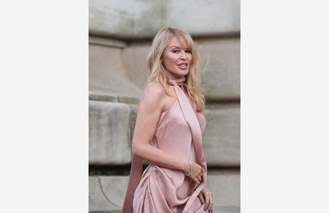 49-річна Кайлі Міноуг продемонструвала бездоганний стиль- фото 222717