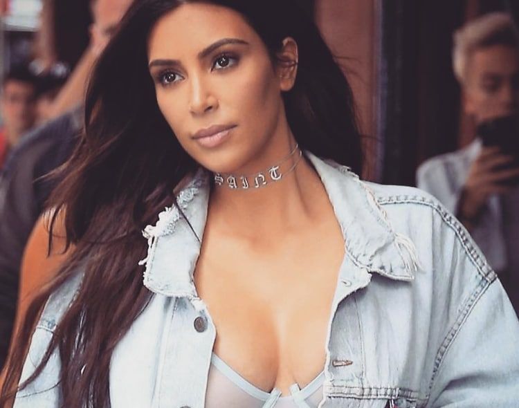 Кім Кардашян шокувала надто відвертим фото - фото 1
