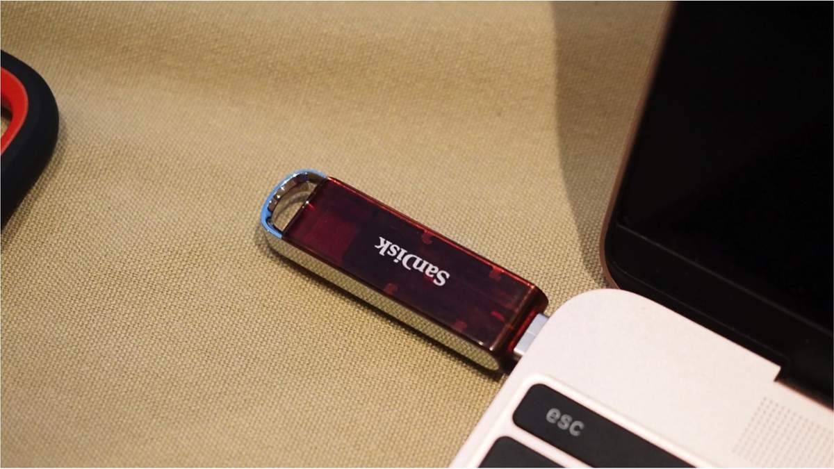 Что за файлы на новой флешке sandisk