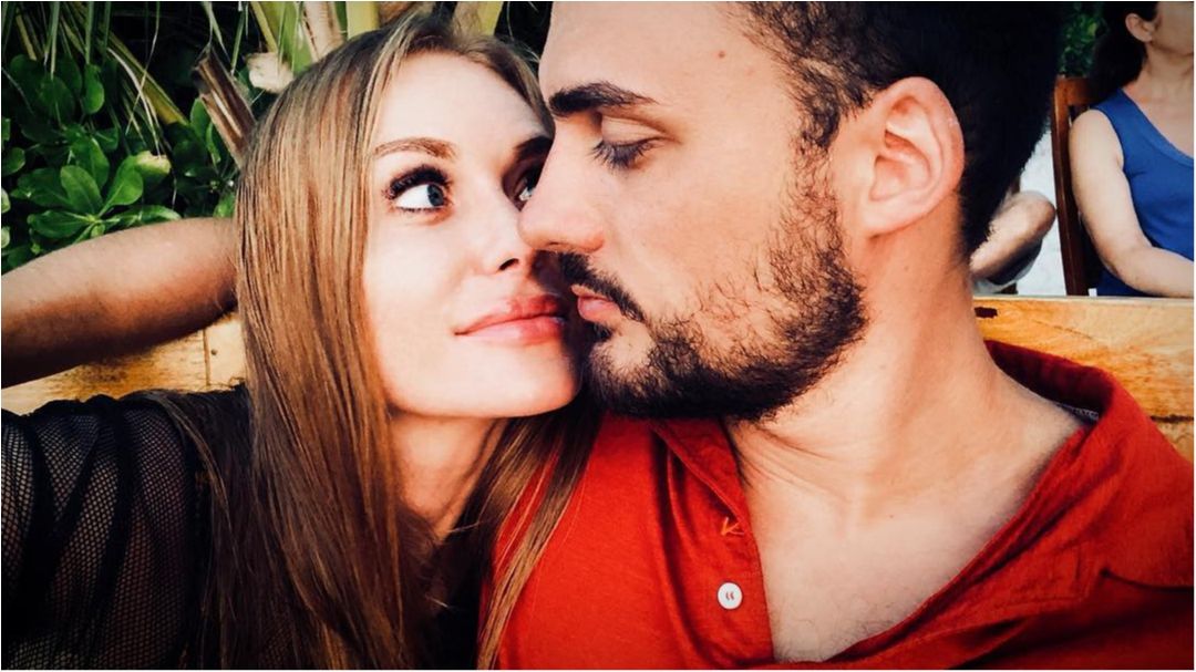 Фотографував чоловік: Слава з "НеАнгелів" оголила груди на нових розкішних знімках