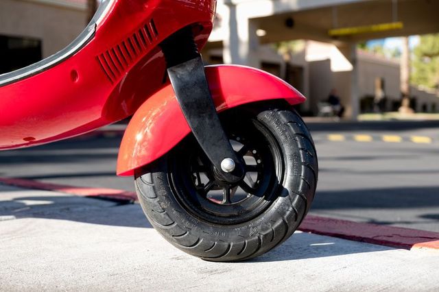 Каліфорнійський стартап випустить електроскутер під маркою Ford - фото 220407