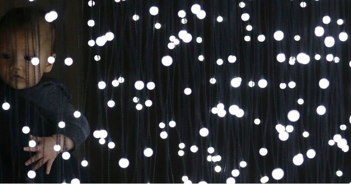 У легенях індійки виявили лампочку