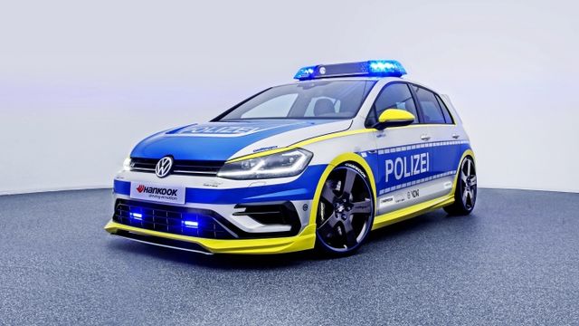 Volkswagen Golf R перетворили на потужну машину для поліцейських - фото 218374