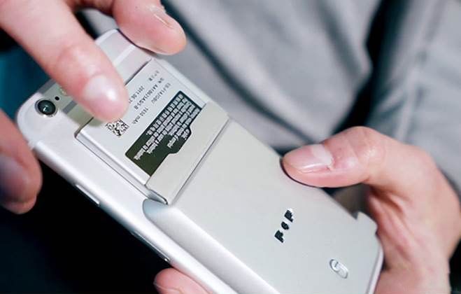 У США запропонували заборонити смартфони з незнімними батареями