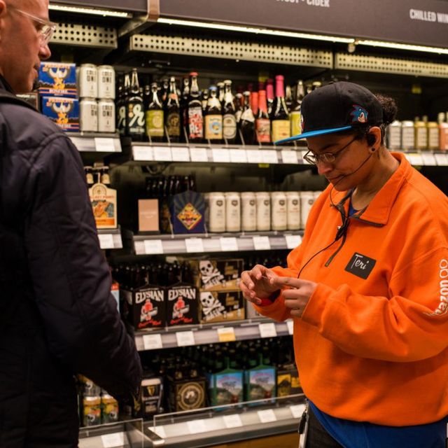 Як виглядає продуктовий магазин Amazon, в якому немає жодної каси - фото 222506