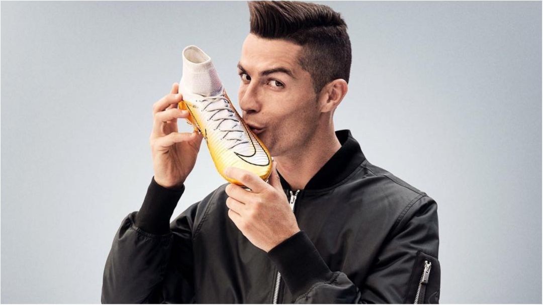 Роналду опублікував фото з головними індивідуальними нагородами. - фото 1