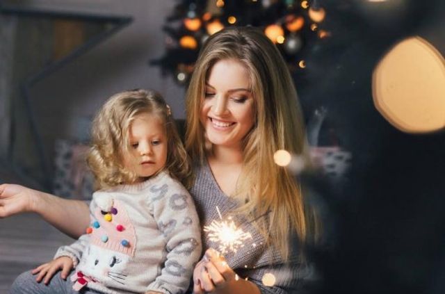 Марія Павлюк з донькою - фото 219375