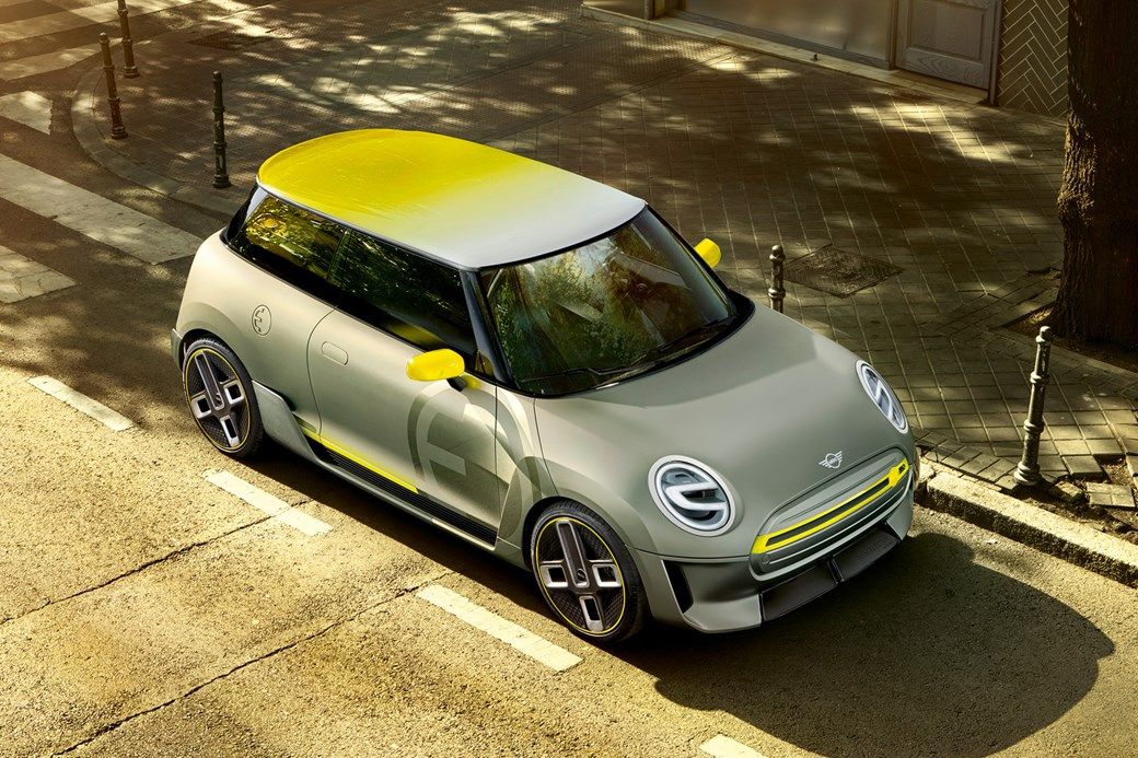 З'явилися перші реальні фото електрокара MINI - фото 1
