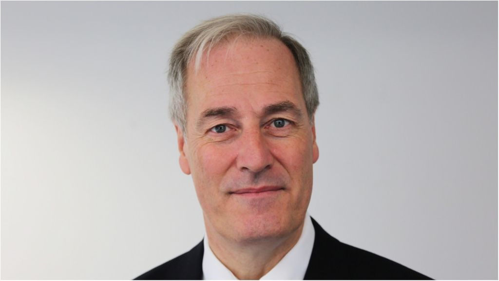 Британський міністр піде у відставку через запізнення