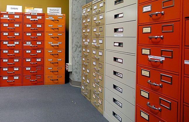 Австралійський секондхенд продав тумбочки з секретними документами всередині