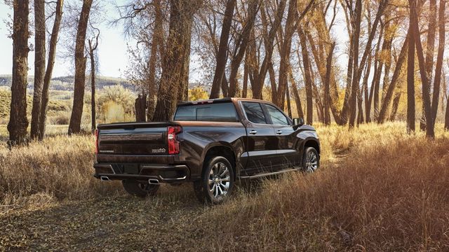 Chevrolet показала свій потужний пікап Silverado - фото 220954