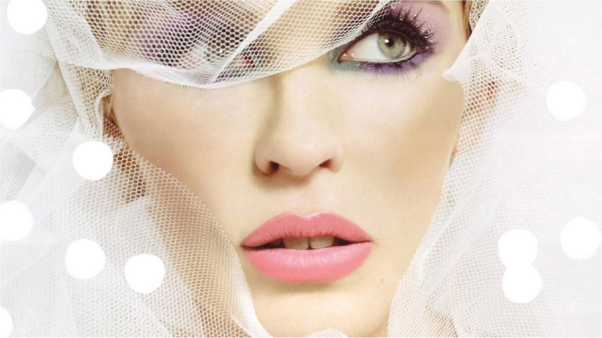 49-річна Кайлі Міноуг продемонструвала бездоганний стиль