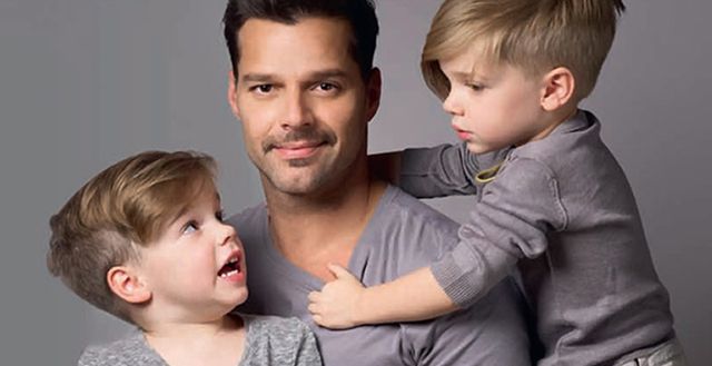 Рікі Мартін з дітьми - фото 222104