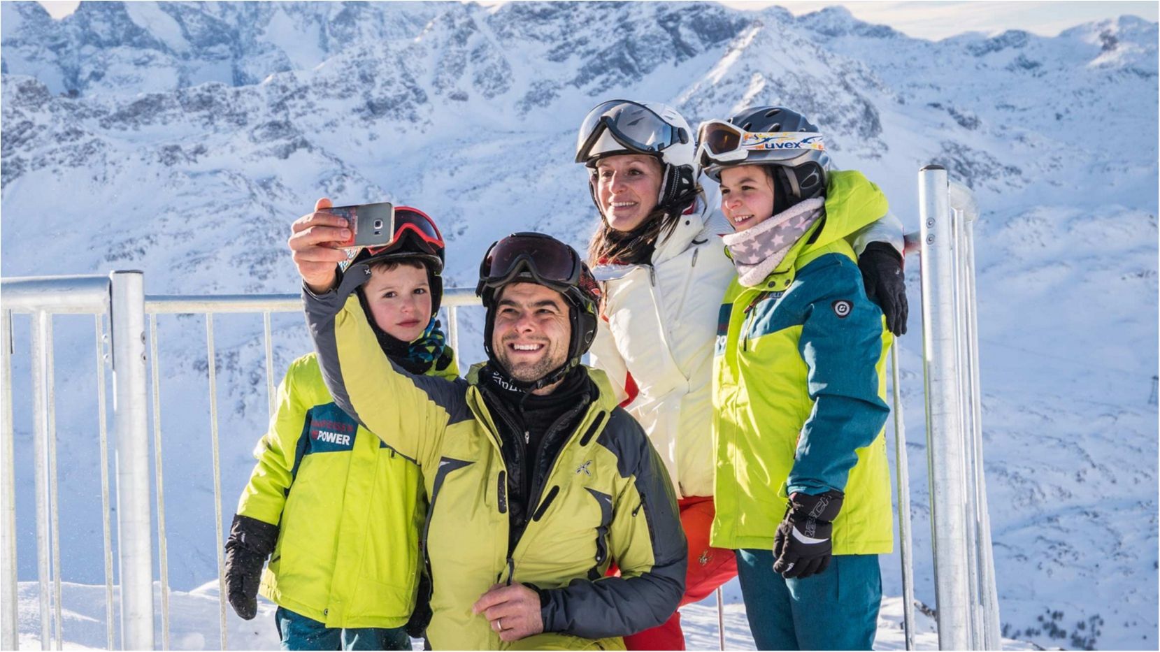 Для фанатів селфі в Швейцарії відкрили майданчик на висоті три тисячі метрів