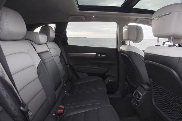 Renault починає продаж розкішного Koleos Initiale Paris - фото 218611