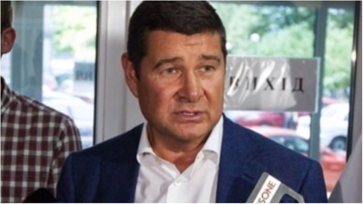 Український нардеп-утікач похвалився знімком з Періс Хілтон