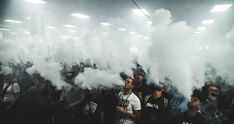 Вчені назвали головну небезпеку електронних сигарет