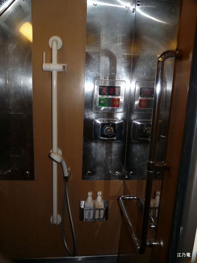 Душ у потязі - фото 223858