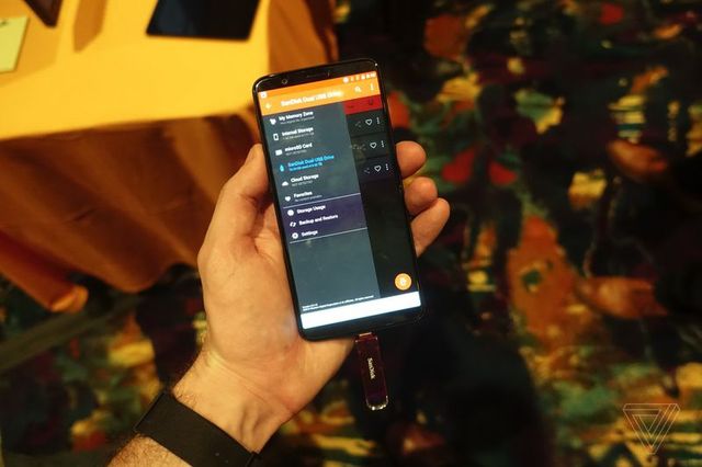 CES 2018: SanDisk показав флешку об'ємом 1 терабайт - фото 220092