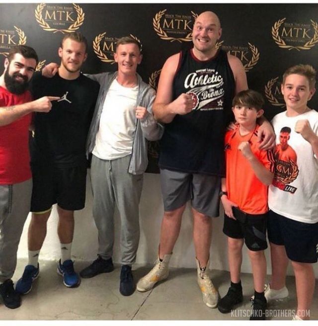 Відомий боксер схуд до невпізнання - фото 222934