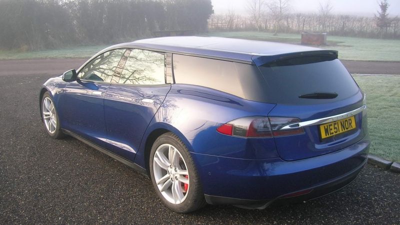 Перший універсал Tesla представлять в Лондоні - фото 1