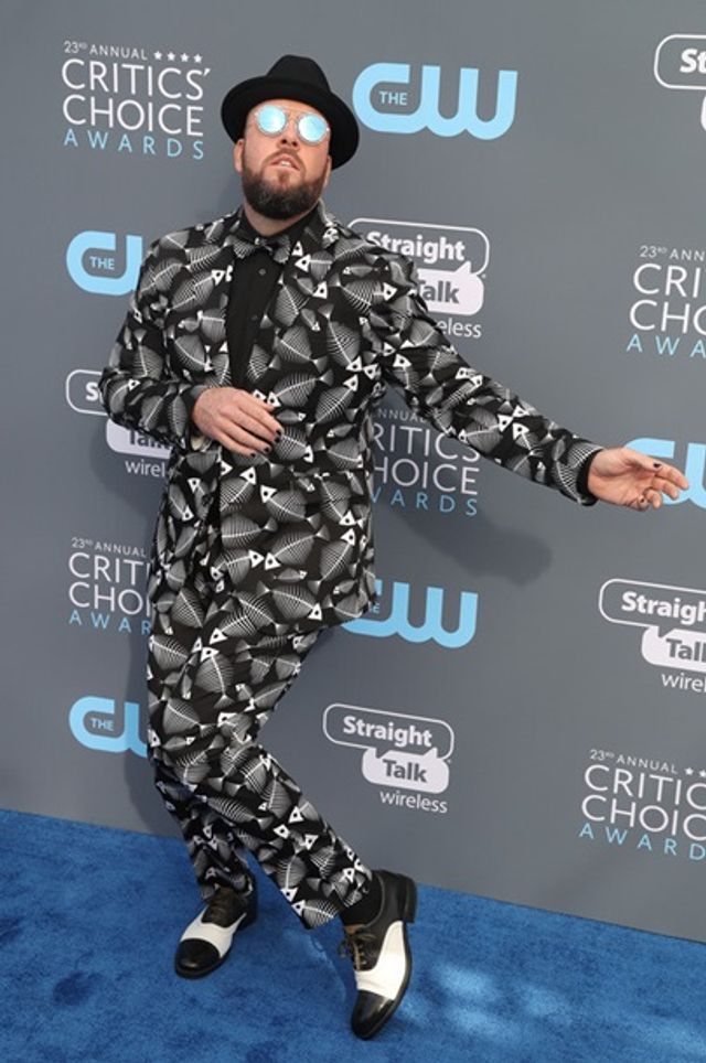 Найбезглуздіші наряди гостей Critics 'Choice Awards: фотофакт - фото 220457