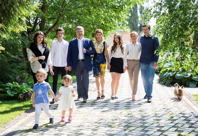 Порошенко з сім'єю - фото 218702