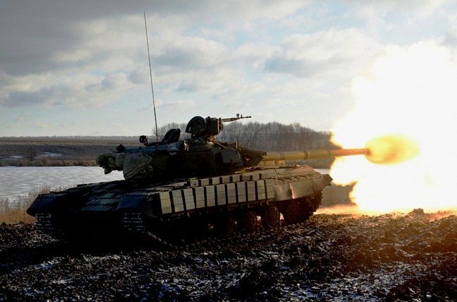 Як українські танкісти тренуються в зоні АТО: ефектне відео