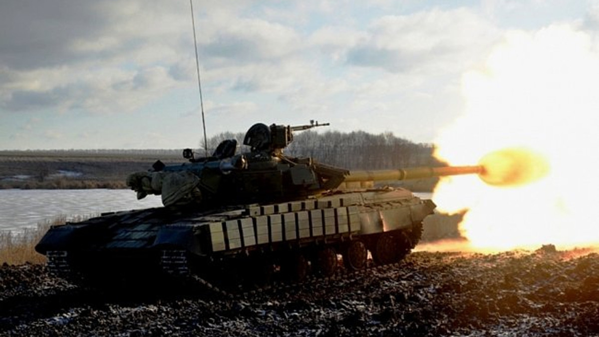 Як українські танкісти тренуються в зоні АТО - фото 1