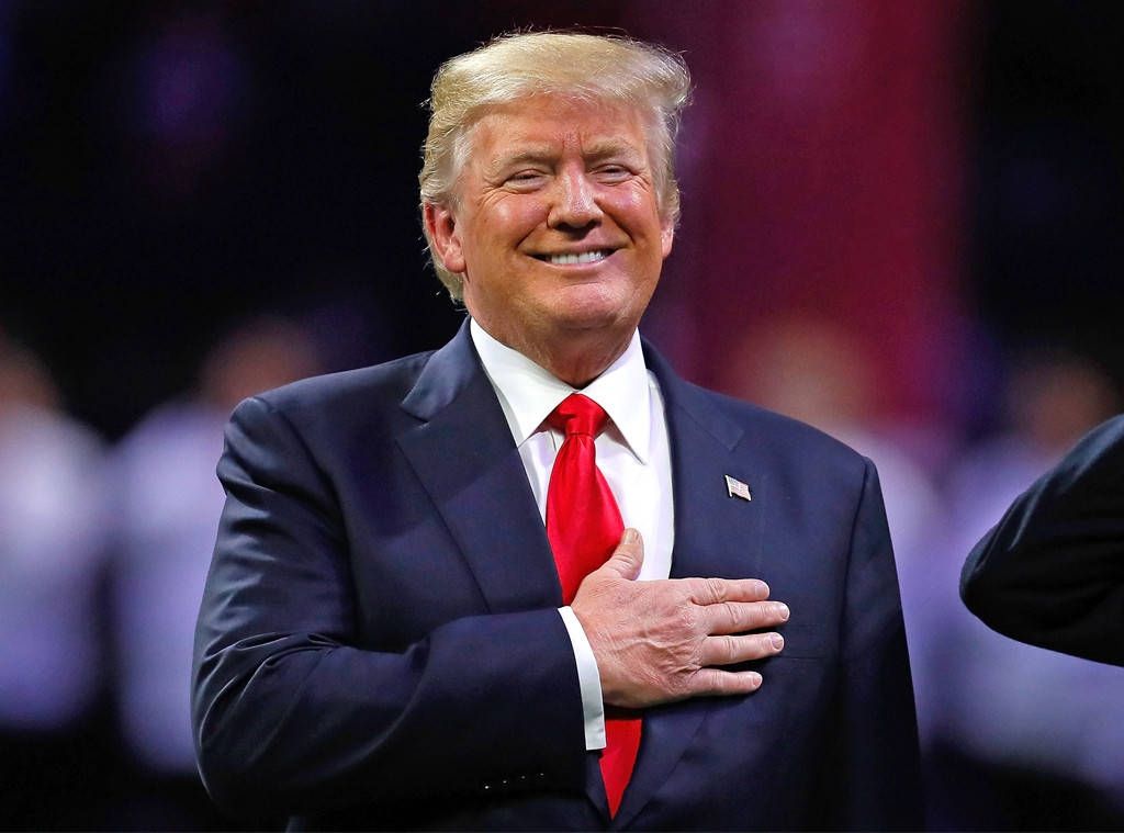 Трамп сконфузився з гімном США - фото 1