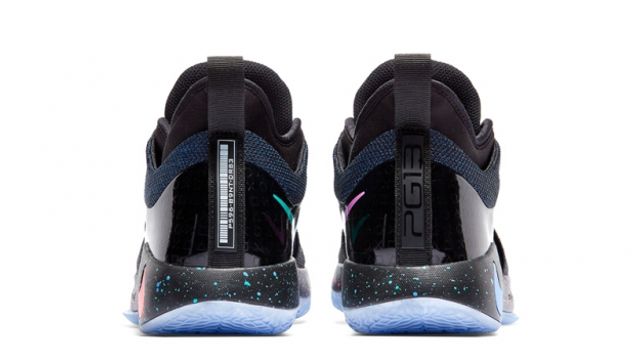 Nike випустив кросівки для фанатів популярної ігрової приставки - фото 222234