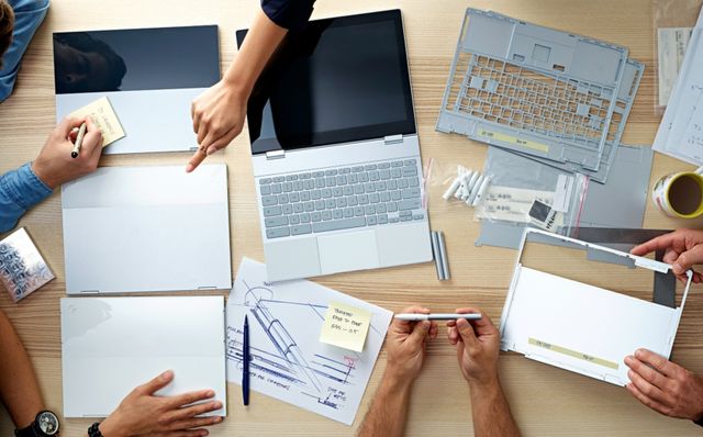 Google показав ранні прототипи своїх Pixel - фото 221836