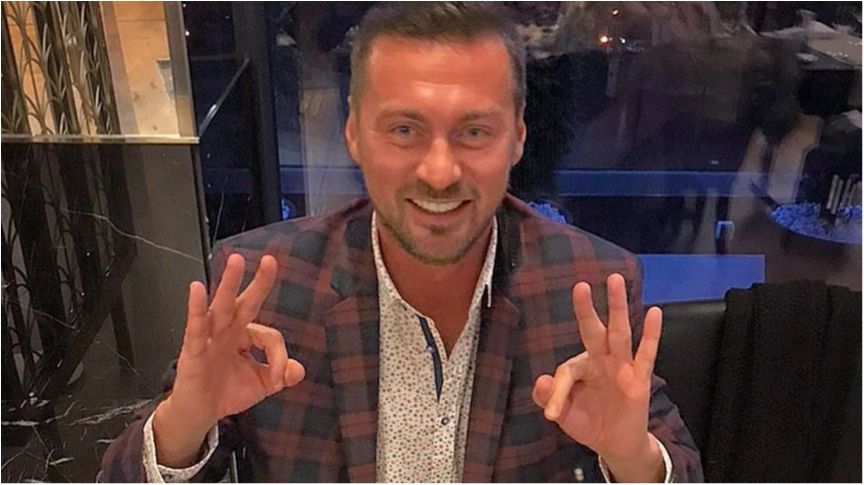 На фото футболіст займається в тренажерному залі - фото 1