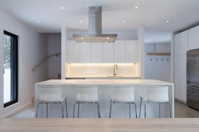 Як виглядає ідеальна вілла посеред лісу в Канаді - фото 224486