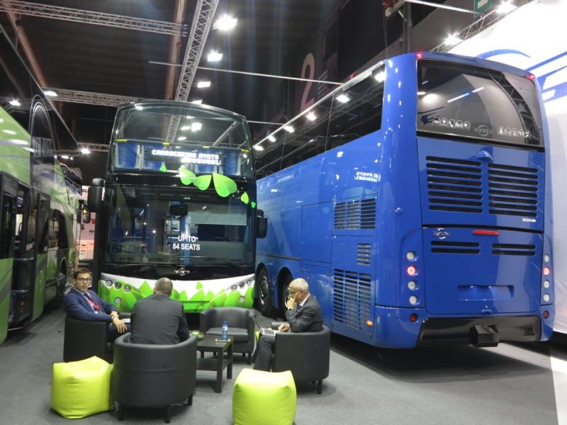 Презентовано дивовижний автобус з відкритим верхом – Ayats Bravo I R City - фото 1