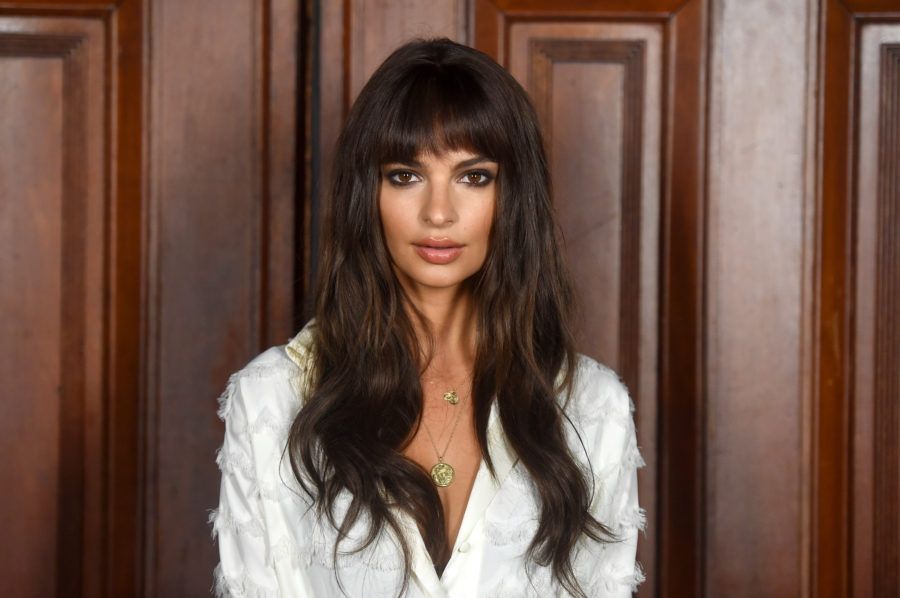 Емілі Ратажковскі розбурхала інтимним фото у ліжку - фото 1