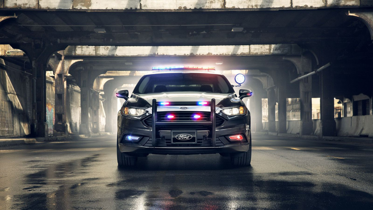 Ford запатентував безпілотний поліцейський автомобіль - фото 1