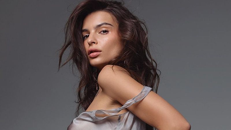 Емілі Ратажковскі приголомшила шанувальників архівними фото - фото 1