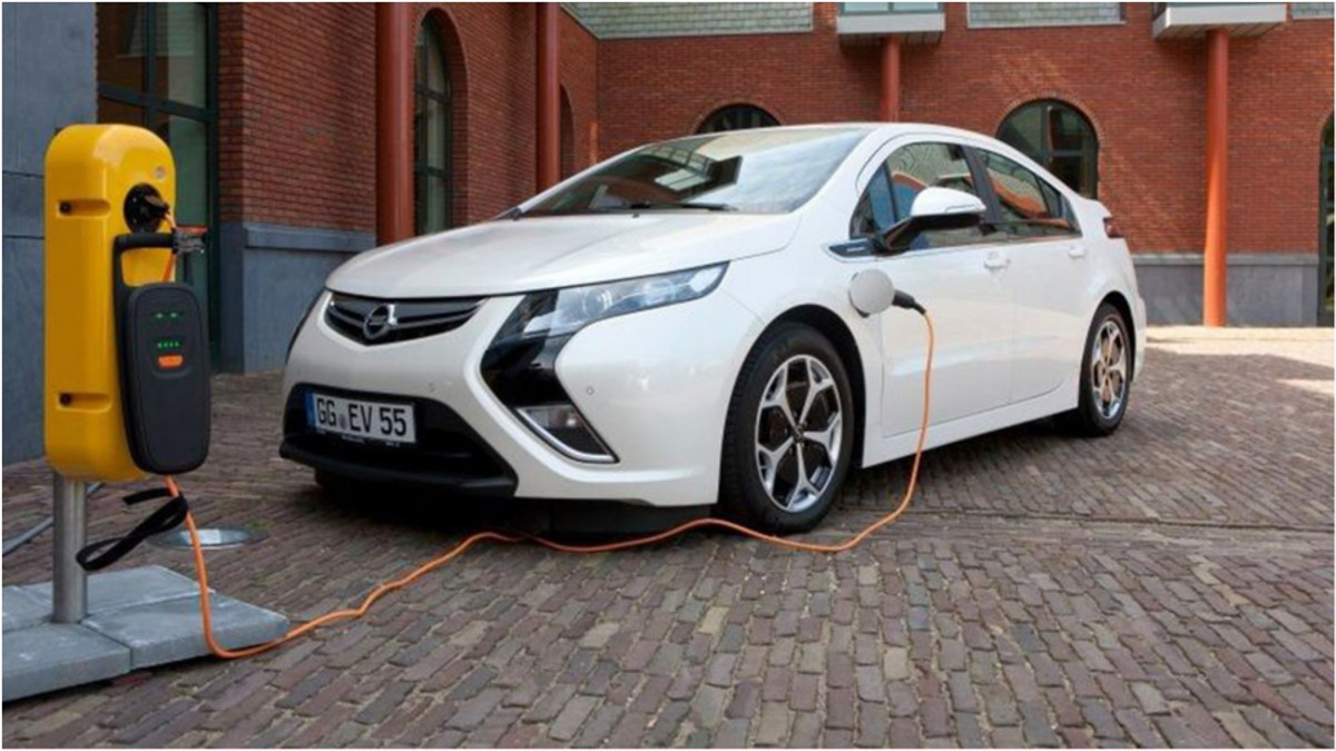 Власник електричного Nissan Leaf економить мінімум 50 тис. грн - фото 1