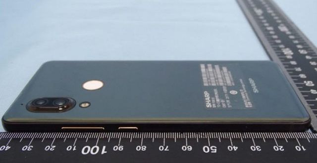 Sharp Aquos S3 засвітився на реальних фото - фото 220633