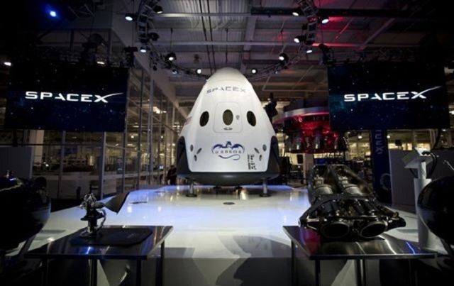 SpaceX перенесла випробування пасажирського корабля Dragon - фото 1
