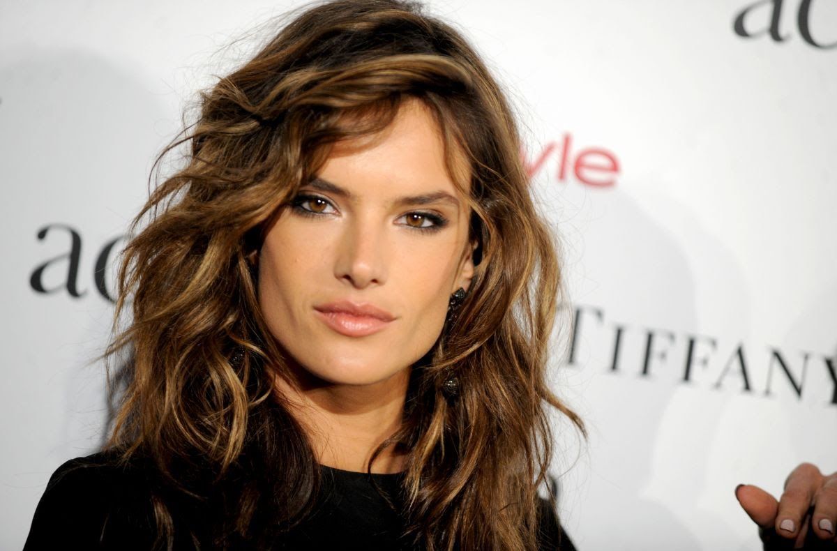 Ангел Victoria's Secret вразила яскравим знімком в купальнику - фото 1