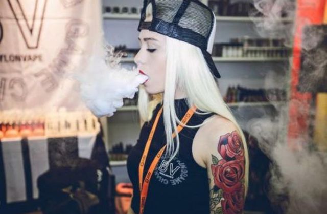 Куріння вейпа шкідливе - фото 222968