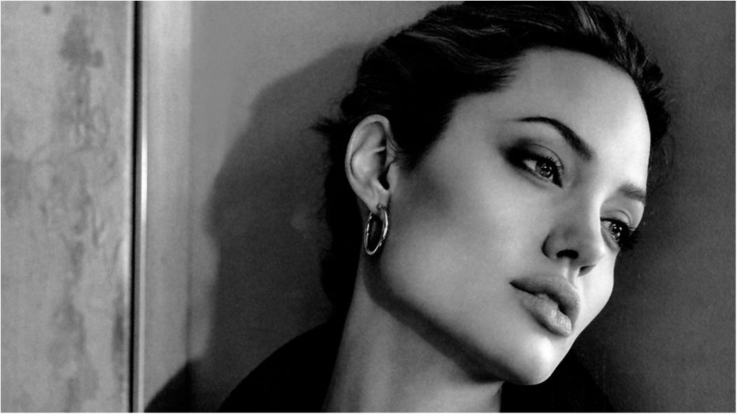 Анджеліна Джолі здивувала розкішним образом