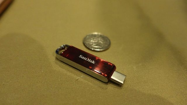 CES 2018: SanDisk показав флешку об'ємом 1 терабайт - фото 220093
