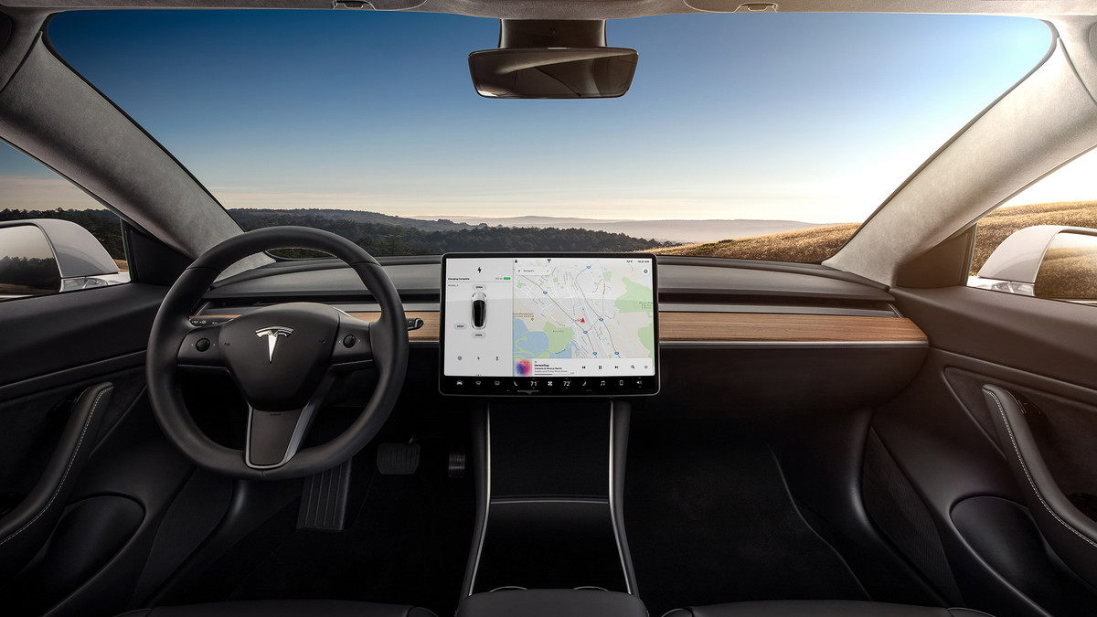 Tesla звинуватили в здешевленні інтер'єру Model 3 - фото 1